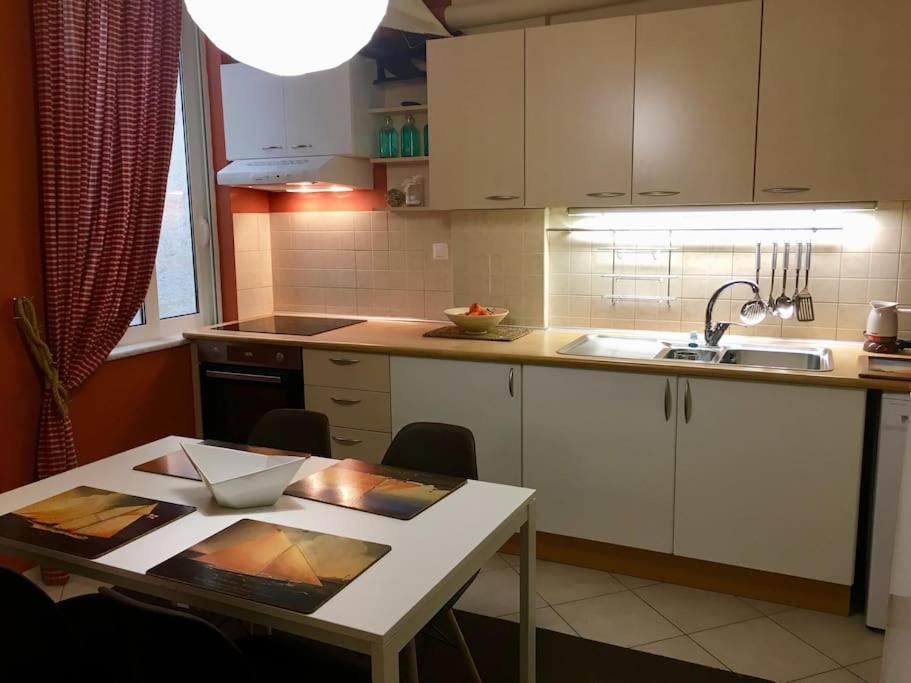 Central Spacious Apartment 70Sqm Tripoli Extérieur photo